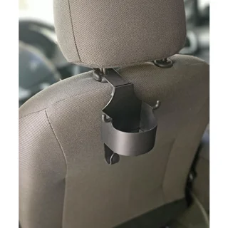 هولدر و جالیوان پشت صندلی
